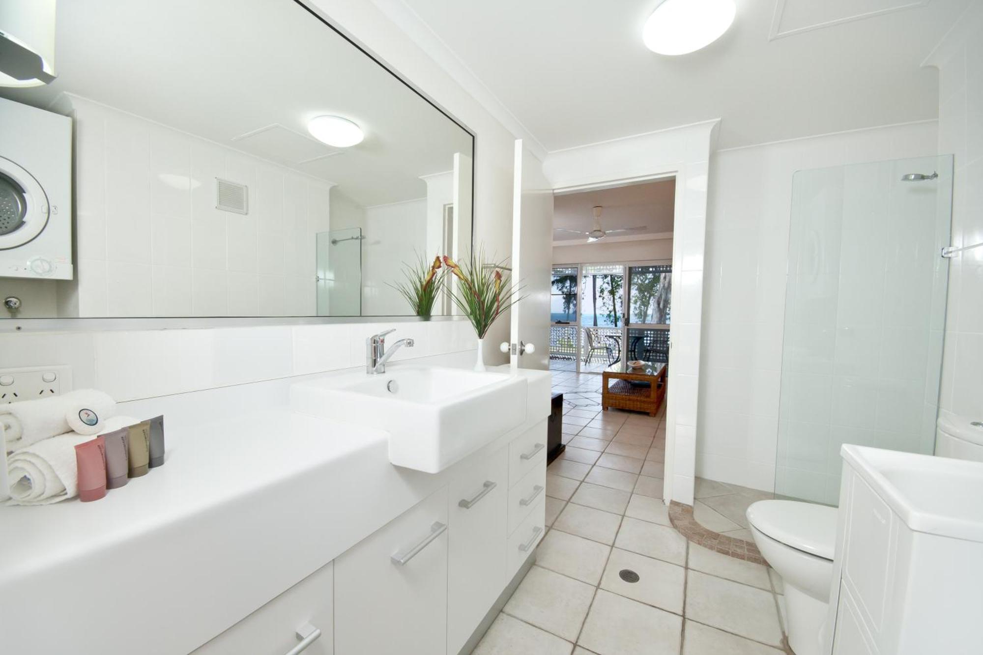 On Palm Cove Beachfront Apartments Eksteriør bilde