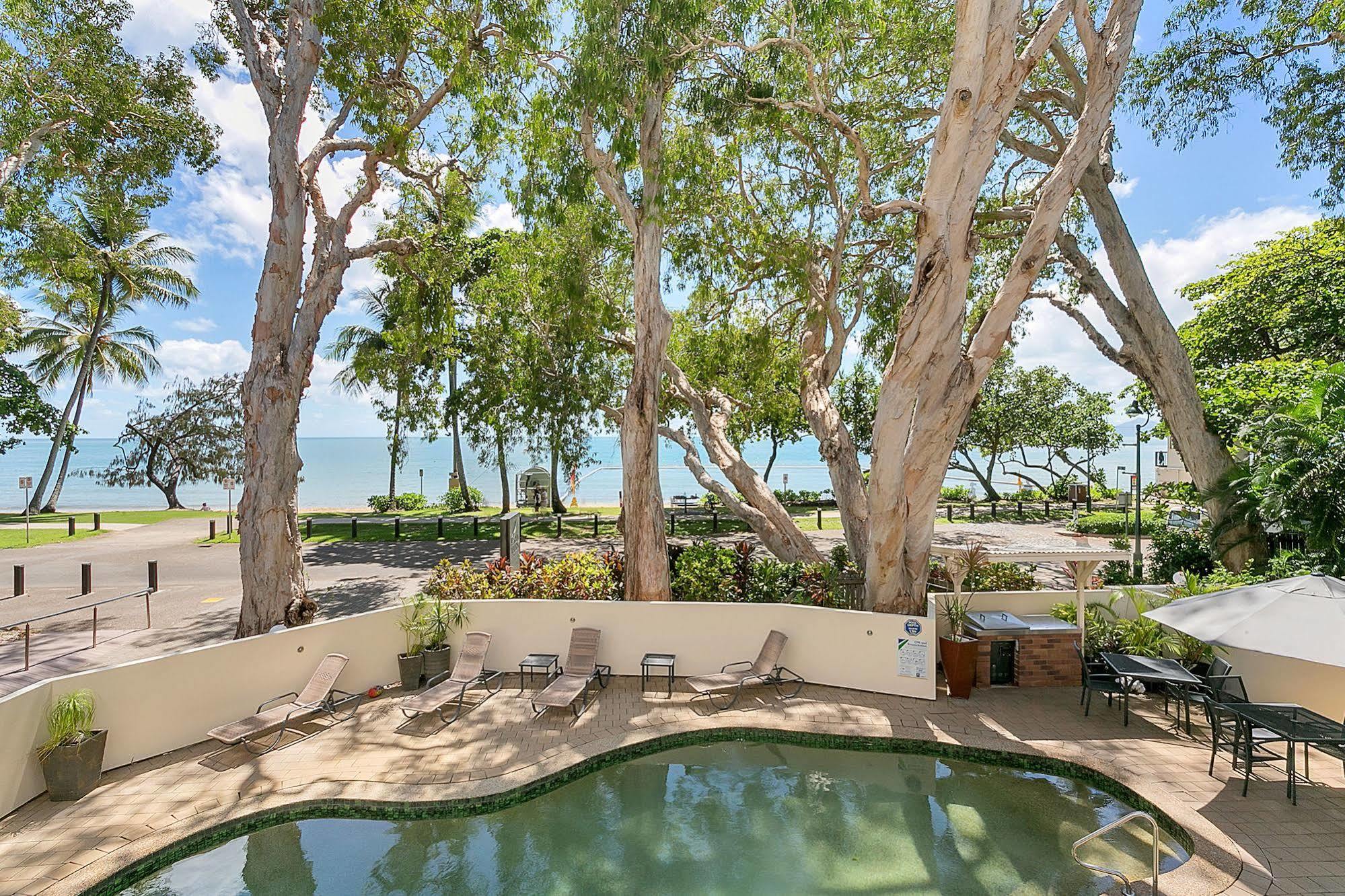 On Palm Cove Beachfront Apartments Eksteriør bilde